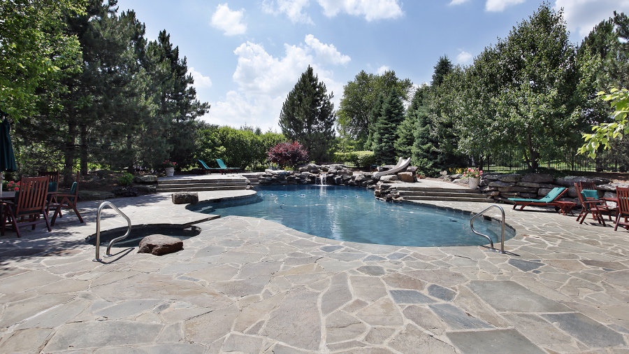 10 Types of Natural Stone Decking for Your Swimming Pool