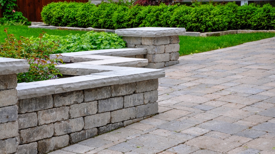 15 Seat Wall Design Ideas Using Natural Stone