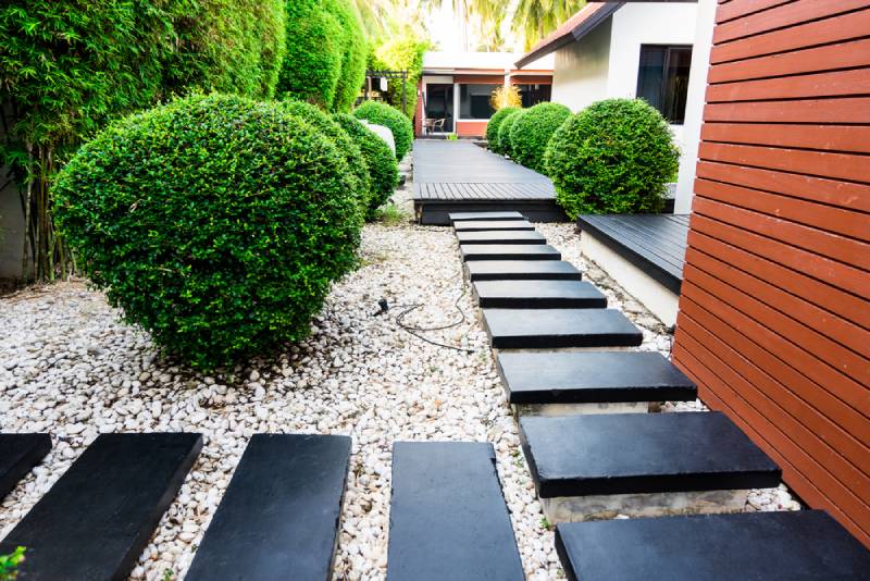10 Ways to Enhance Your Home Outdoor Space with River Stones